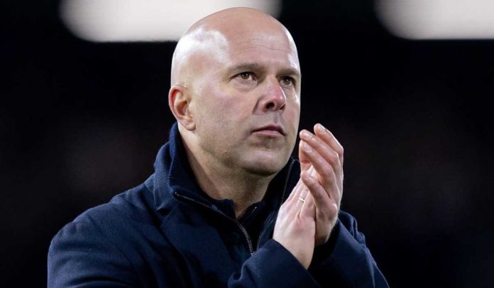 Gestur Arne slot di laga Fulham vs Liverpool Gestur Arne slot di laga Fulham vs Liverpool