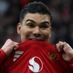 Gestur Casemiro usai lewatkan peluang di laga Manchester United vs Manchester City di Premier League