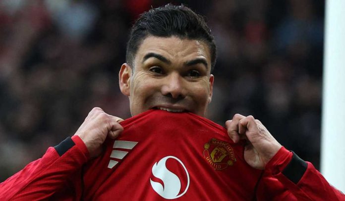 Gestur Casemiro usai lewatkan peluang di laga Manchester United vs Manchester City di Premier League Gestur Casemiro usai lewatkan peluang di laga Manchester United vs Manchester City di Premier League
