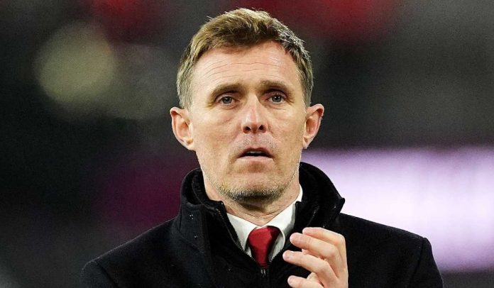 Gestur Darren Fletcher usai laga Burnlev vs Manchester United di Turf Moor Gestur Darren Fletcher usai laga Burnlev vs Manchester United di Turf Moor