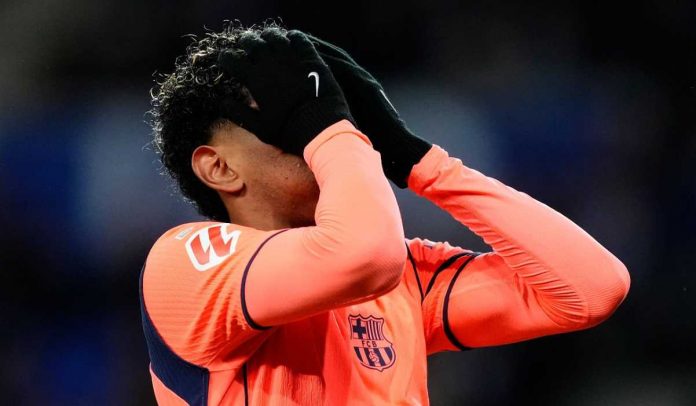 Gestur Ferran Torres di laga Real Sociedad v Barcelona di La Liga