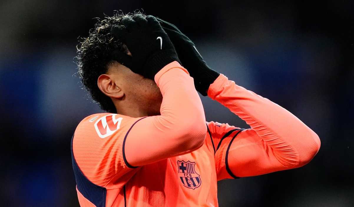 Gestur Ferran Torres di laga Real Sociedad v Barcelona di La Liga