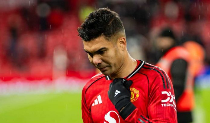 Gestur kecewa Casemiro usai kekalahan Manchester United dari Brighton di Piala FA Gestur kecewa Casemiro usai kekalahan Manchester United dari Brighton di Piala FA