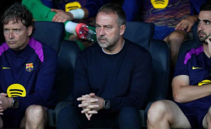 Hansi Flick dan Staf Kepelatihannya di Bench Barcelona Hansi Flick dan Staf Kepelatihannya di Bench Barcelona