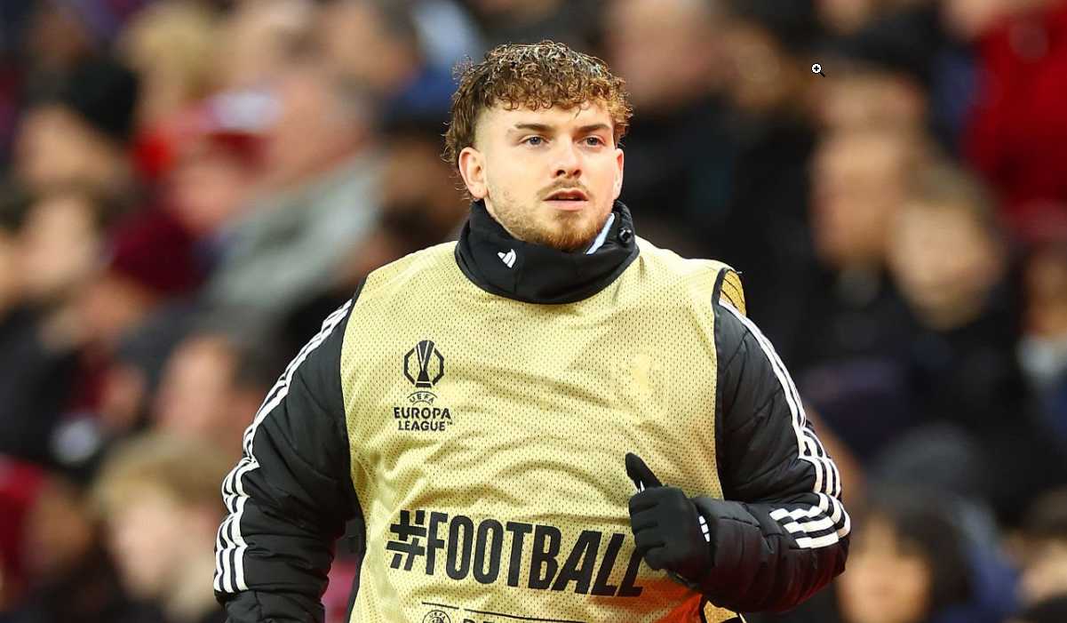 Harvey Elliot saat pemanasan jelang laga Aston Villa vs BSC Young Boys di Europa League