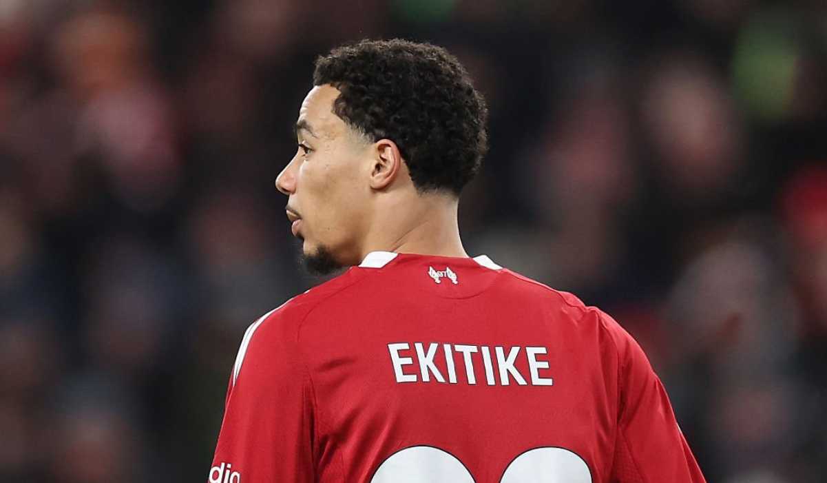 Hugo Ekitike tampak dari belakang di laga Liverpool vs Leeds Hugo Ekitike tampak dari belakang di laga Liverpool vs Leeds