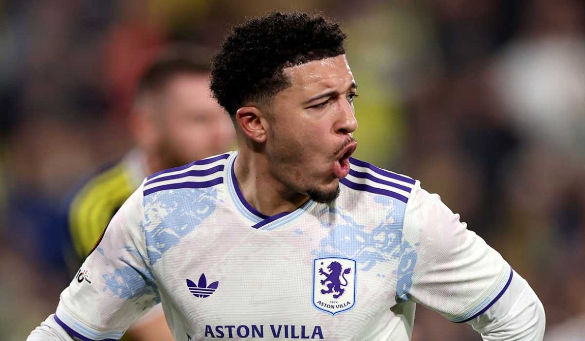 Jadon Sancho merayakan golnya di laga Fenerbahce vs Aston Villa di Europa League
