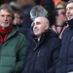 Carrick Tegaskan Manchester United Belum Kehilangan Jiwa di Tengah Protes Suporter Jim Racliffe berada di tribun Old Trafford bersama jajaran manajemen Manchester United