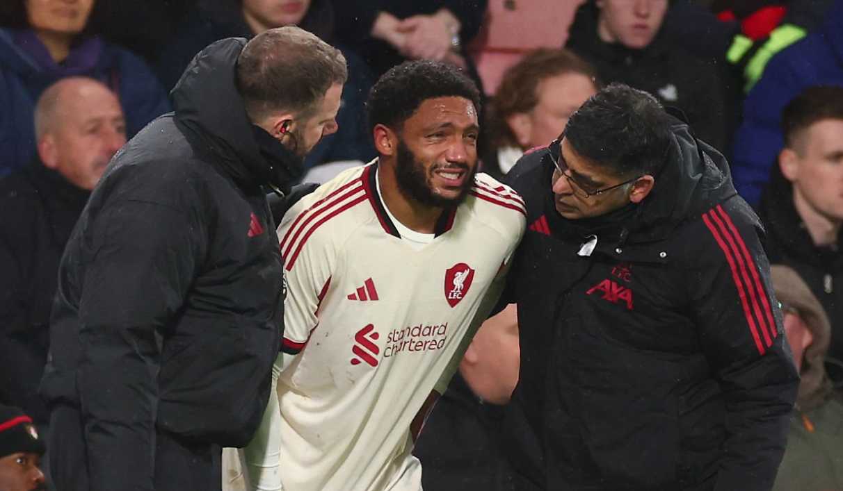 Joe Gomez mengalami cedera di laga Bournemouth v Liverpool di Premier League