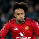 Dua Klub Inggris Berminat, Joshua Zirkzee Dorong Peluang Keluar dari Manchester United Joshua Zirkzee mengejar bola di laga Manchester United v Brighton di Piala FA