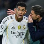 Jude Bellingham menerima instruksi dari Xabi Alonso