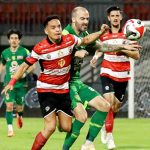 Lulinha Saat Membela Madura United Melawan Persebaya di Pekan Sebelumnya