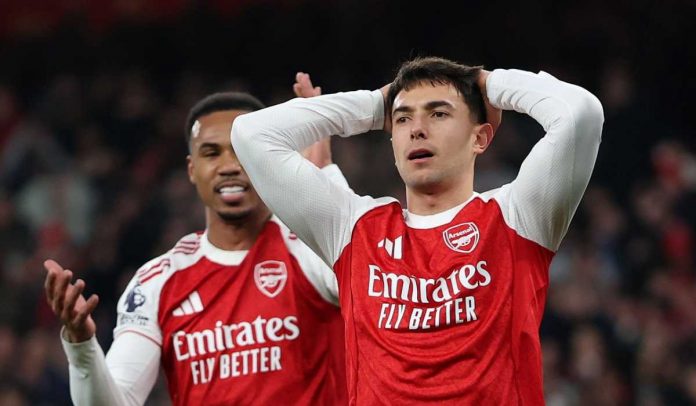 Martin Zubimendi tampak kecewa di laga Arsenal vs Manchester United di Premier League Martin Zubimendi tampak kecewa di laga Arsenal vs Manchester United di Premier League