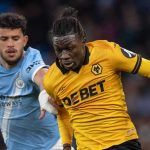 Mateus Mane menggiring bola di laga Manchester City v Wolverhampton Wanderers di Premier League