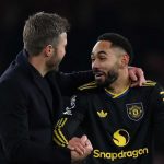 Siap-Siap Carrick, Tantangan Sesungguhnya di Manchester United Baru Akan Dimulai Michael Carrick berbicara dengan Matheus Cunha di laga Arsenal vs Manchester United di Premier League