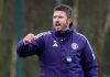 Michael Carrick memimpin sesi latihan tim Manchester United