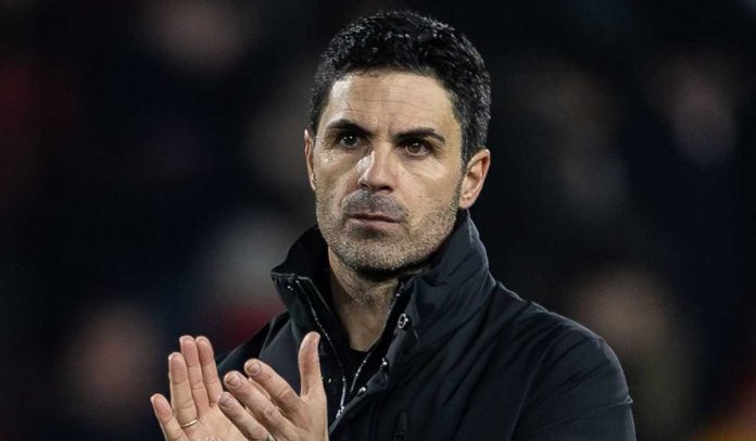 Mikel Arteta bertepuk tangan ke fans usai laga Nottingham Forest vs Arsenal di Premier League Mikel Arteta bertepuk tangan ke fans usai laga Nottingham Forest vs Arsenal di Premier League
