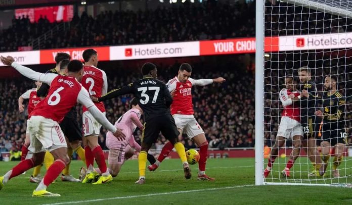 Mikel Merino mencetak gol di laga Arsenal vs Manchester United