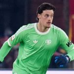 Setan Merah dan Chelsea Bersaing Perebutkan Penjaga Gawang Seharga Rp 1,2 Triliun Mile Svilar menendang bola di laga AS Roma vs Torino di Coppa Italia