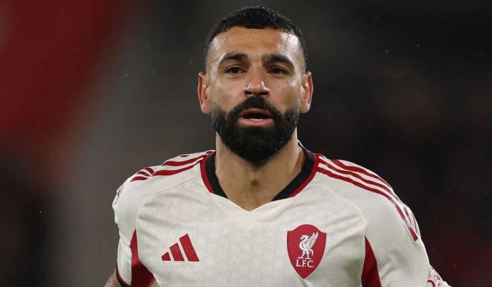 Mohamed Salah berlari mengejar bola di laga Bournemouth v Liverpool di Premier League