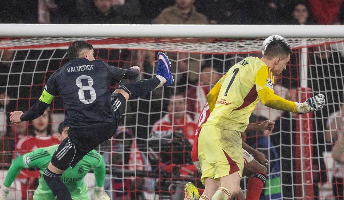 Momen Anaolty Trubin menyundul bola ke gawang Real Madrid