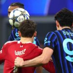 Momen tarikan Alessandro Bastoni ke jersey Florian Wirtz di laga Inter Milan vs Liverpool di Liga Champions