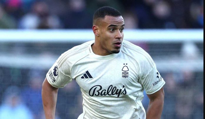 Murillo membawa bola di laga Aston Villa vs Nottingham Forest di Premier League Murillo membawa bola di laga Aston Villa vs Nottingham Forest di Premier League