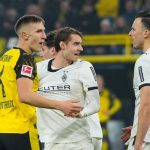 Nico Schlotterbeck diganjar kartu kuning di laga Borussia Dortmund v Borussia Monchengladbach