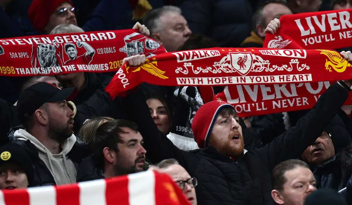 Para fans Liverpool di Anfield di laga kontra Qarabag di Liga Champions
