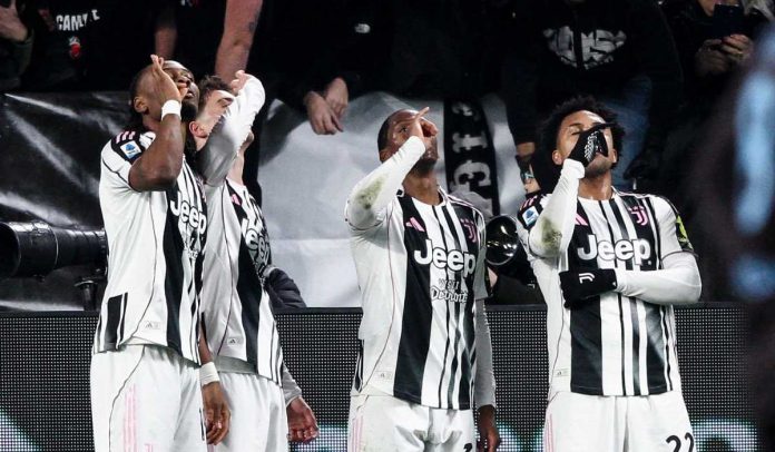 Para pemain Juventus merayakan gol ke gawang Napoli di Serie A