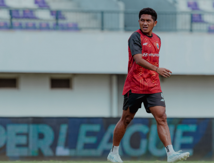 Pemain baru Persija Fajar Faturrahman dalam latihan jelang tandang ke Persita