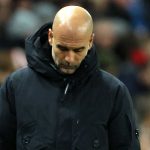 Pep Guardiola tertunduk usai Manchester City tertahan di Sunderland