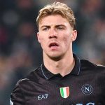Rasmus Hojlund Masuk Periode Sulit Jelang Laga Menentukan Napoli Kontra The Blues Rasmus Hojlund mengejar bola di laga Juventus v Napoli di Serie A