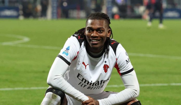 Selebrasi Rafael Leao usai cetak gol ke gawang Cagliari Selebrasi Rafael Leao usai cetak gol ke gawang Cagliari