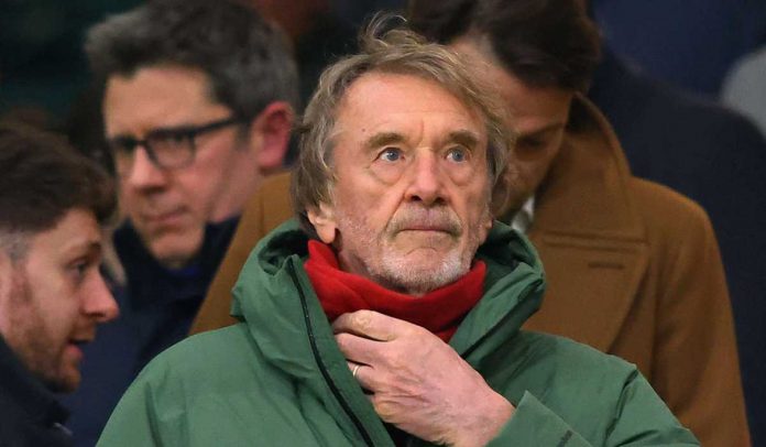 Sir Jim Ratcliffe di tribun penonton di laga Wolves v Manchester United Sir Jim Ratcliffe di tribun penonton di laga Wolves v Manchester United