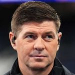 Steven Gerrard kritik Arne Slot karena terus mengulang alasan lama