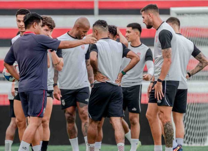 Suasana Latihan Malut United Jelang Menjamu PSBS Biak Suasana Latihan Malut United Jelang Menjamu PSBS Biak