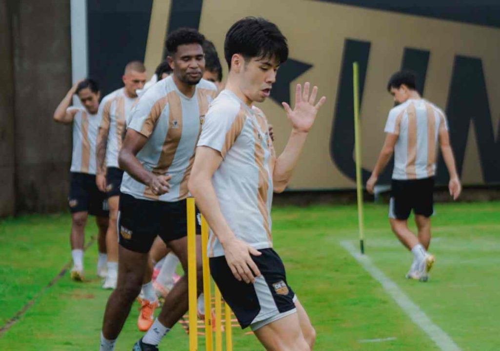 Taisei Marukawa dalam sesi latihan jelang Dewa United tandang ke Persijap Jepara