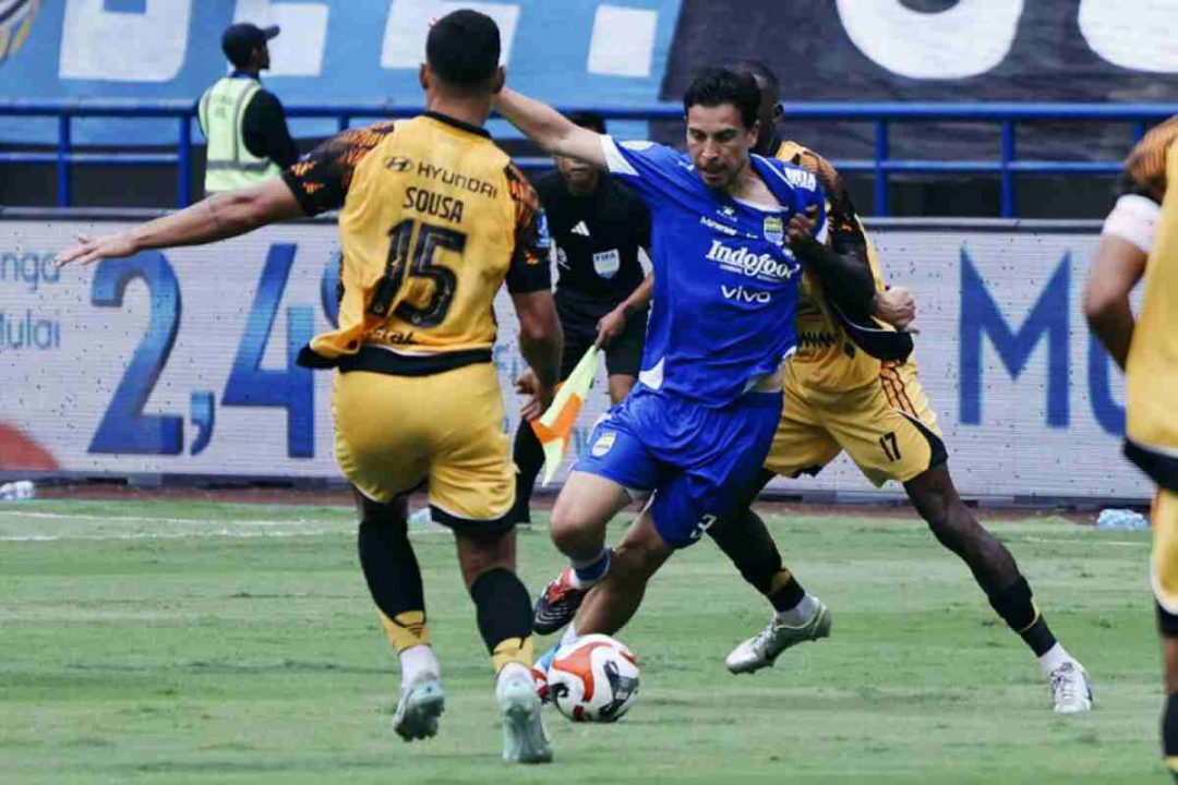 Thom Haye di Laga Persib vs Persija di Pekan ke-17