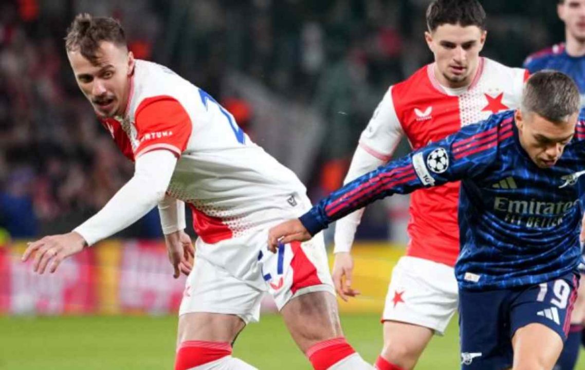 Tomas Vlek dalam aksinya bersama Slavia Praha - Siap Kalahkan Barcelona