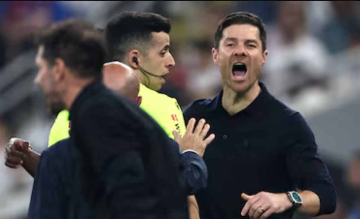 Xabi Alonso Saat Bertengkar dengan Simeone di Semifinal Piala Super Xabi Alonso Saat Bertengkar dengan Simeone di Semifinal Piala Super