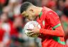 Youssef En-Nesyri bersiap menendang penalti di adu penalti Nigeria vs Maroko di semifinal Piala Afrika