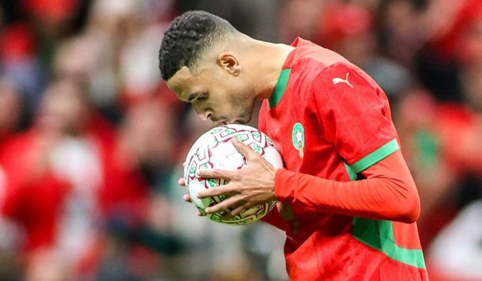 Youssef En-Nesyri bersiap menendang penalti di adu penalti Nigeria vs Maroko di semifinal Piala Afrika Youssef En-Nesyri bersiap menendang penalti di adu penalti Nigeria vs Maroko di semifinal Piala Afrika