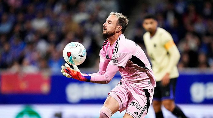 Aaron Escandell kiper Real Oviedo Aaron Escandell kiper Real Oviedo