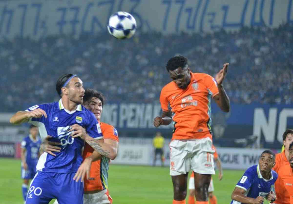 Andrew Jung dalam aksinya di laga Persib vs Ratchaburi