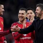 Benjamin Sesko dan Michael Carrick kini jadi simbol kebangkitan Manchester United