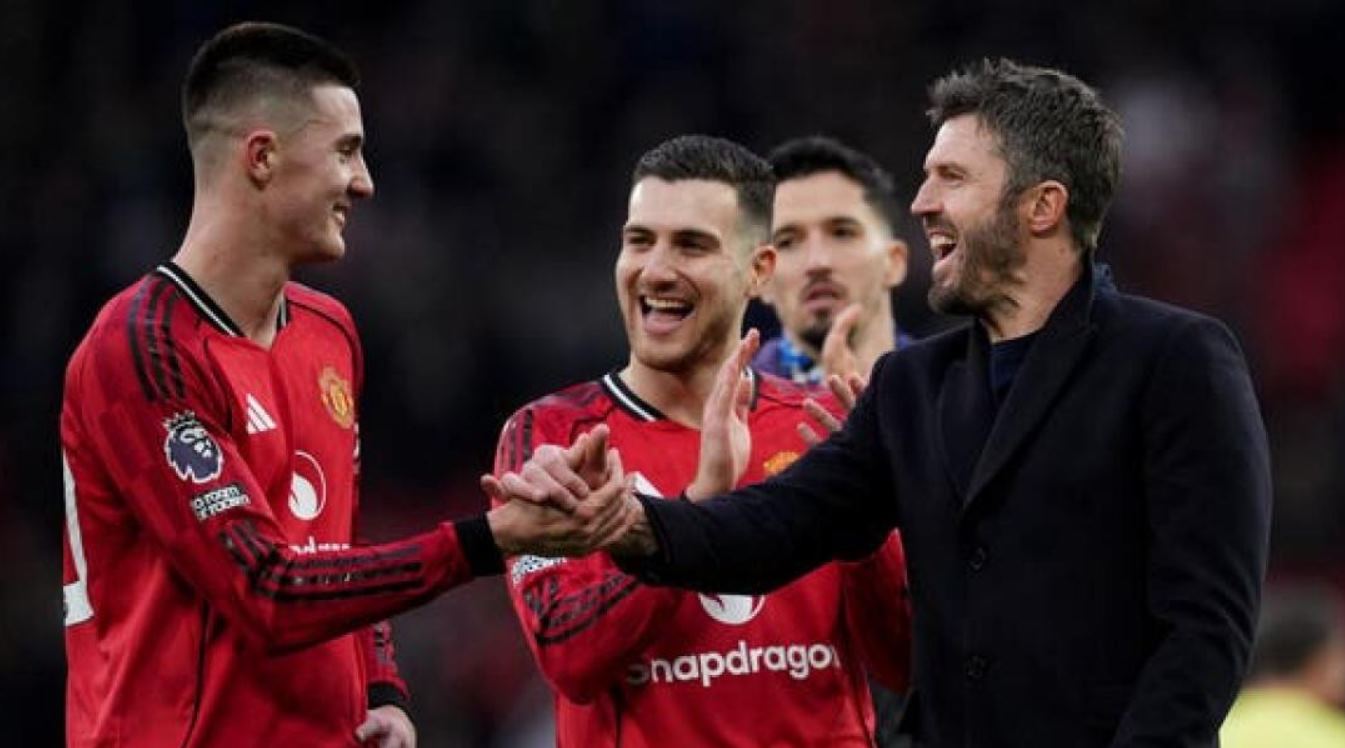Benjamin Sesko dan Michael Carrick kini jadi simbol kebangkitan Manchester United