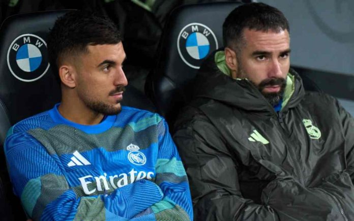 Dani Ceballos dan Dani Carvajal di Bench Real Madrid saat Tandang ke Valencia Dani Ceballos dan Dani Carvajal di Bench Real Madrid saat Tandang ke Valencia