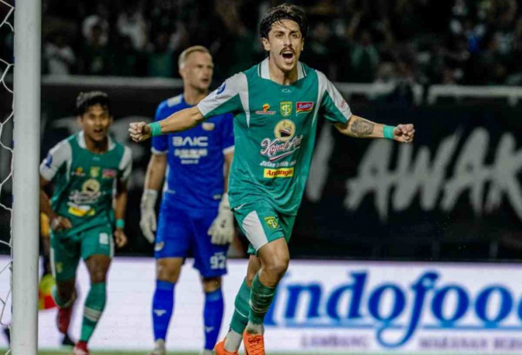 Francisco Rivera Usai Mencetak Gol untuk Persebaya ke Gawang Dewa United di Pekan ke-19