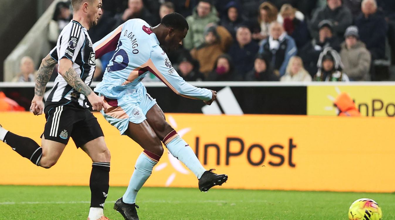 Hasil Newcastle United vs Brentford skor 2-3 - Liga Inggris